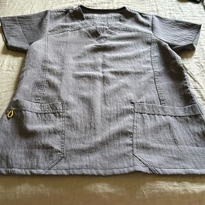 Wonderwink gray scrub top- four stretch!